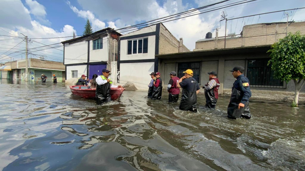 Chalco cumple un mes entre aguas negras y olores fétidos - inundacion-en-chalco-1024x576