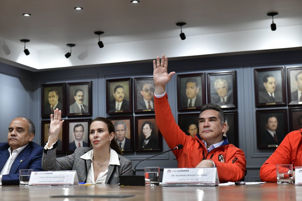 Consejo Político del PRI aprueba con 97.35 % de votos la reelección de Alejandro Moreno - alejandro-moreno-y-carolina-viggiano-pri-1024x683