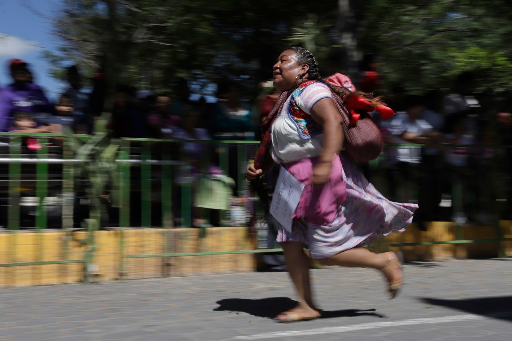 Mujeres participan en la 'Carrera de la Tortilla' en Puebla para honrar la tradición - mujeres-participan-en-la-carrera-de-la-tortilla-en-puebla-para-honrar-la-tradicion-1024x683