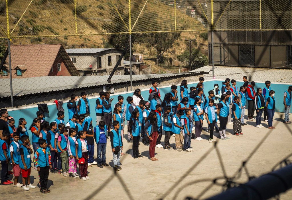 Niños migrantes se gradúan de primera escuela en albergue de Tijuana - ninos-migrantes-se-graduan-de-primera-escuela-en-albergue-de-tijuana-3-1024x703