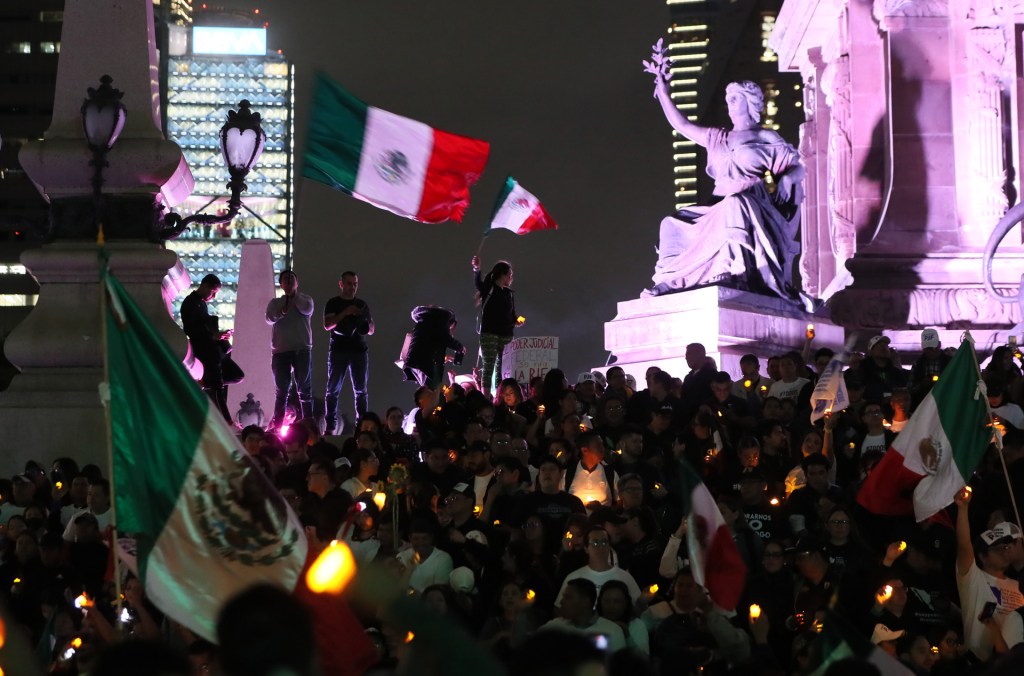 Protestan contra la reforma judicial frente al Ángel de la Independencia - protestan-contra-la-reforma-judicial-frente-al-angel-de-la-independencia-2-1024x676