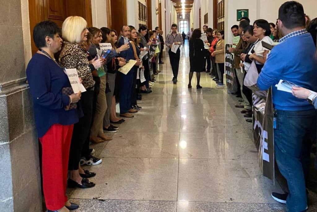 Trabajadores de la Corte se manifiestan, frente a ministros, contra la reforma al Poder Judicial - trabajadores-scjn-poder-judicial-protesta-ministros-2-1024x683