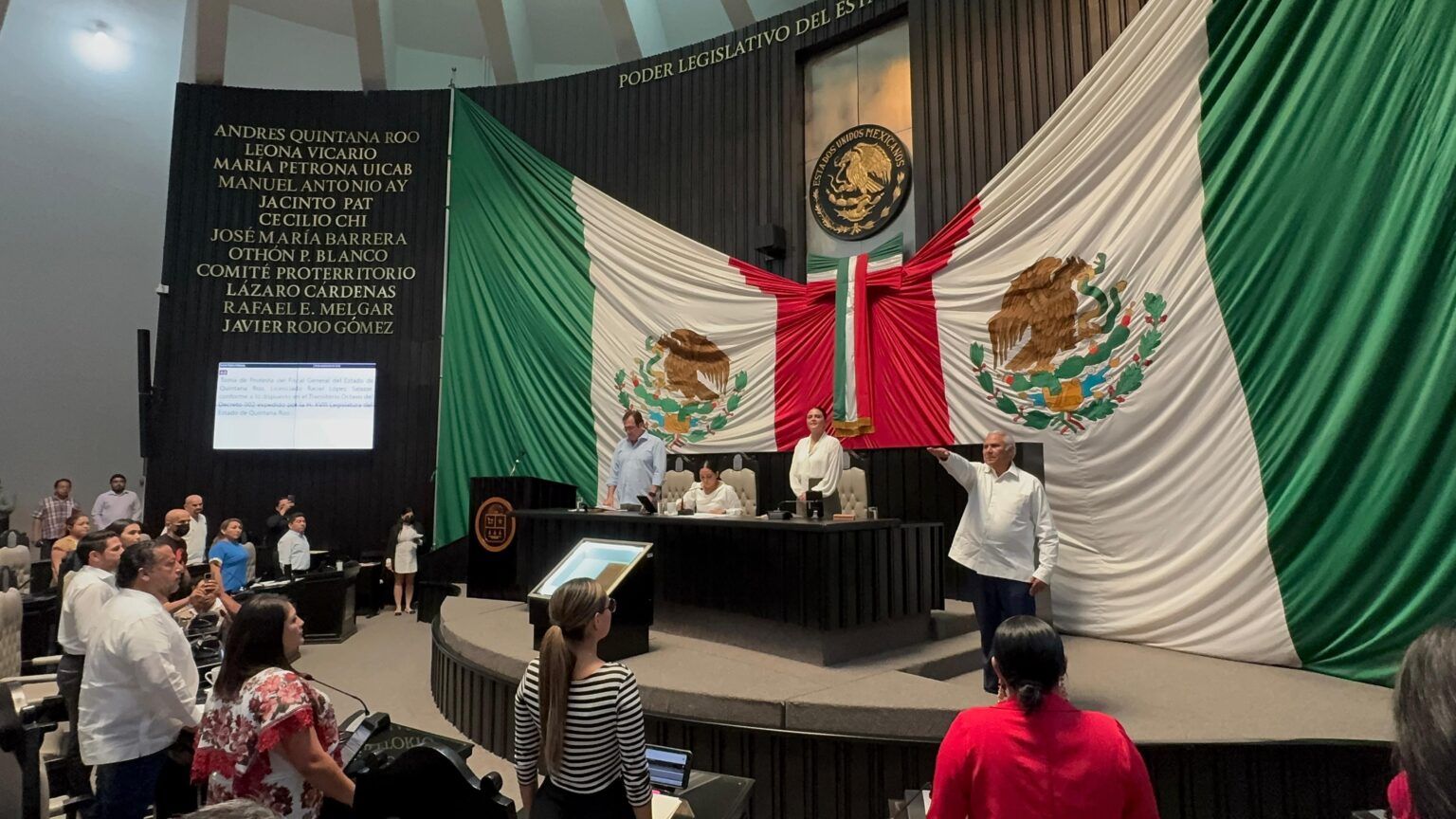 BORRÓN Y CUENTA HASTA 2036: Rinde protesta otra vez Raciel López como fiscal de Quintana Roo