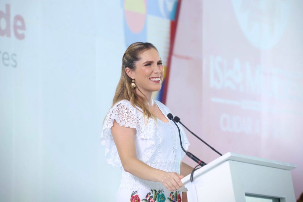 Atenea Gómez Ricalde destina un presupuesto histórico en ayudas sociales en Isla Mujeres