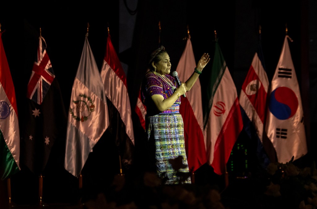 Humanidad no sabe qué es el desarrollo sostenible: Rigoberta Menchú en Cumbre Mundial Premios Nobel por la Paz - humanidad-no-sabe-que-es-el-desarrollo-sostenible-rigoberta-menchu-en-cumbre-mundial-premios-nobel-por-la-paz-1024x677