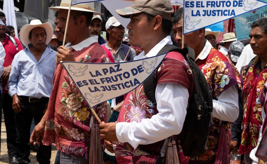 Miles de ciudadanos en Chiapas piden al Gobierno de México parar la violencia del narco - miles-de-ciudadanos-en-chiapas-piden-al-gobierno-de-mexico-parar-la-violencia-del-narco2-1024x630