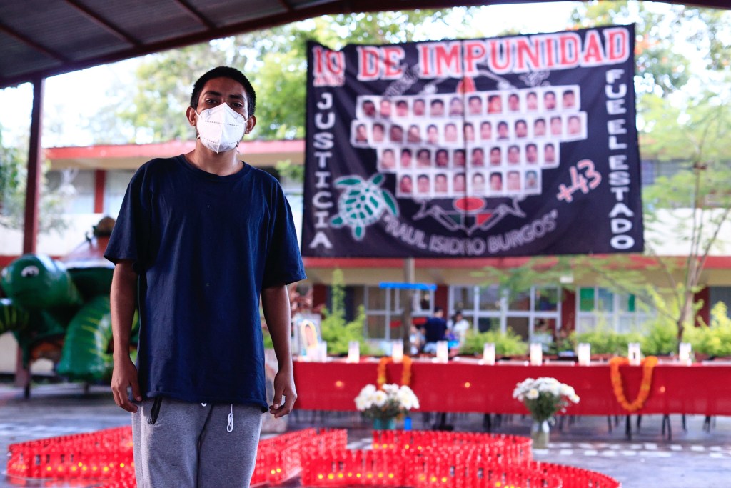 Padres de Ayotzinapa, "sin otra alternativa" que confiar en Sheinbaum - padres-de-ayotzinapa-sin-otra-alternativa-que-confiar-en-sheinbaum-3-1024x683