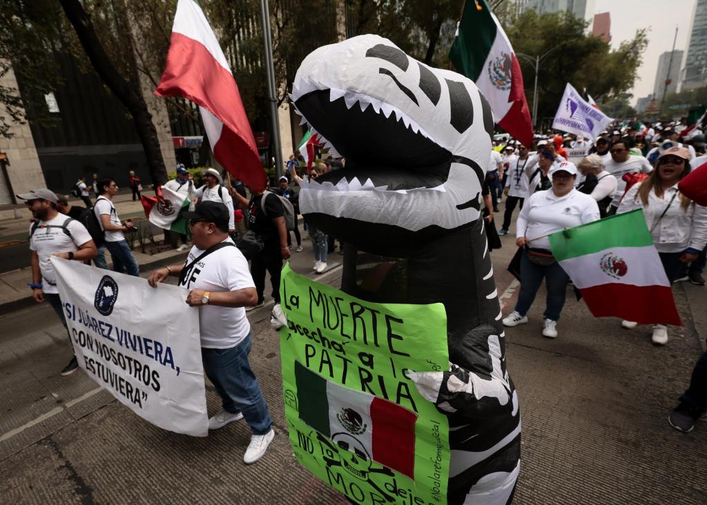 Trabajadores del PJ vuelven a protestar contra reforma de AMLO - protesta-contra-la-reforma-judicial-1024x732