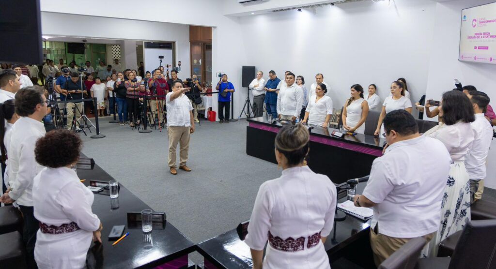 Rinden protesta integrantes del gabinete de Gobierno en Cozumel