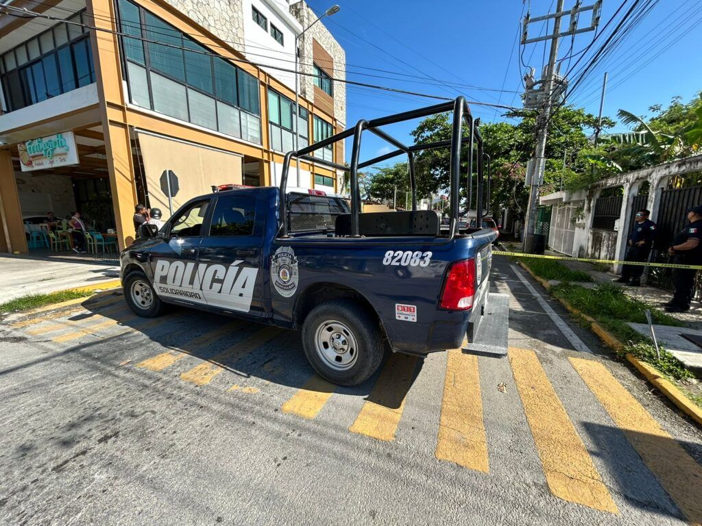 Abandonan a mujer sin vida entra la basura, en Playa del Carmen