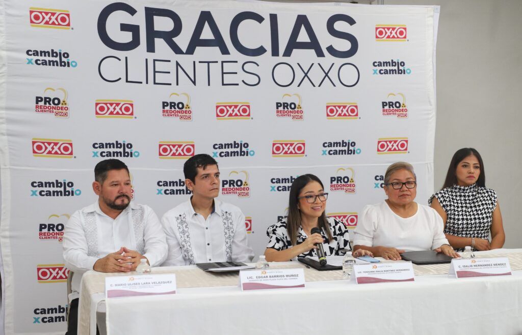 DIF Othón P. Blanco y OXXO se unen para apoyar con paquetes alimentarios a las abuelitas y abuelitos de las comunidades