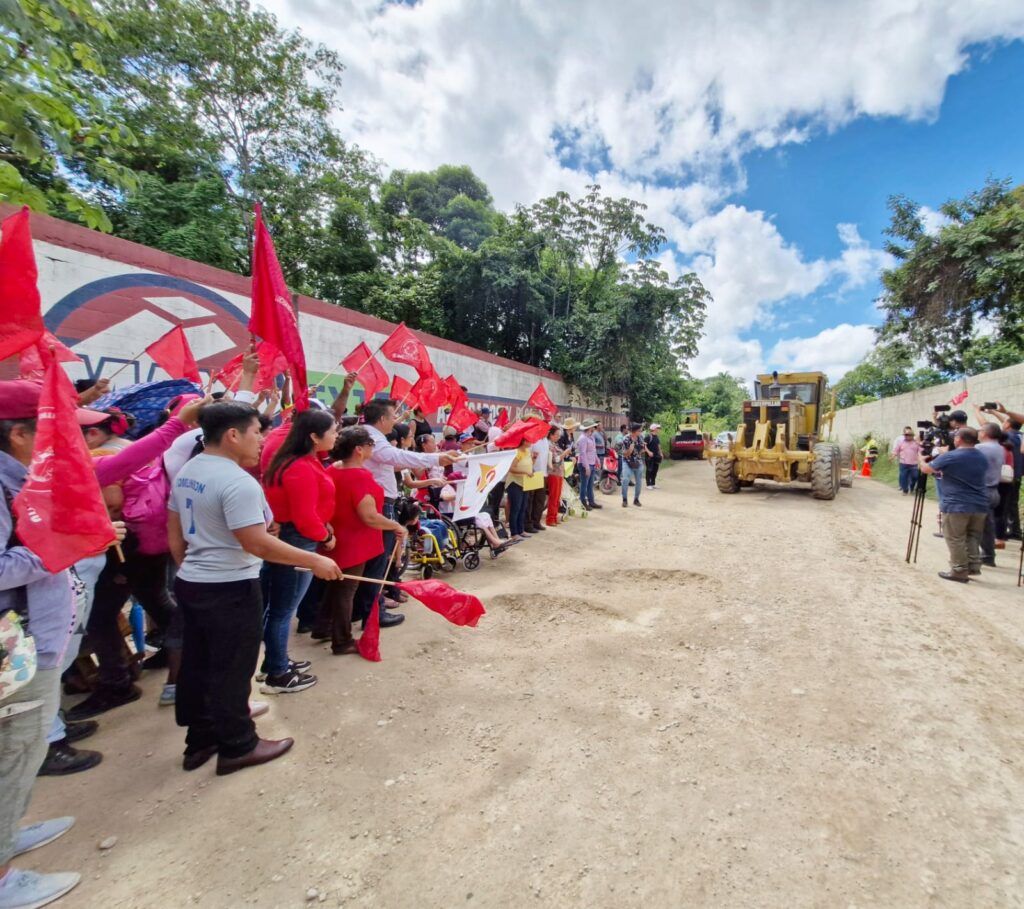 Yensunni Martínez cumple a la colonia Fraternidad Antorchista