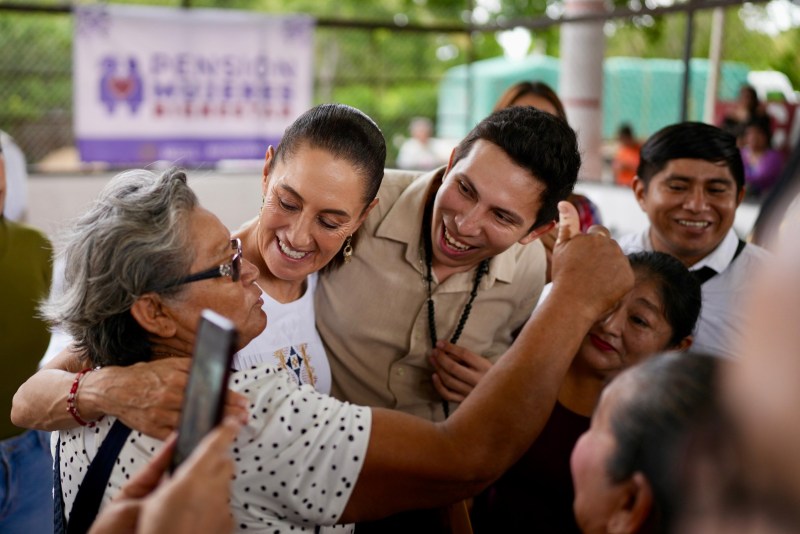 Sheinbaum firma convenio con Yucatán para dar pensión universal a personas con discapacidad - sheinbaum-firma-convenio-con-yucatan-para-dar-pension-universal-a-personas-con-discapacidad-4-1024x683