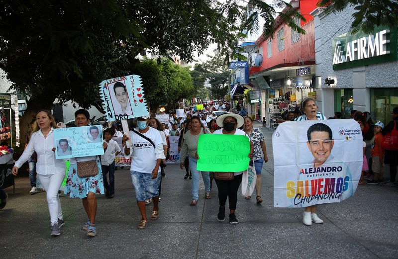 Protestan en Chilpancingo para exigir justicia por el asesinato del alcalde - protestan-en-chilpancingo-para-exigir-justicia-por-el-asesinato-del-alcalde-2-1024x667