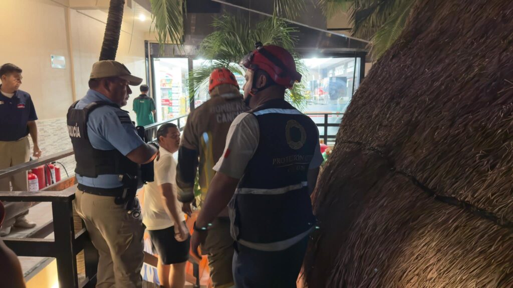 Conato de incendio en restaurante de la Zona Hotelera obliga a evacuar a 50 personas