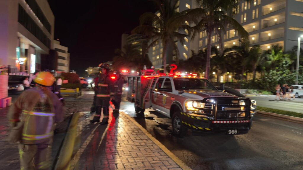 Conato de incendio en restaurante de la Zona Hotelera obliga a evacuar a 50 personas