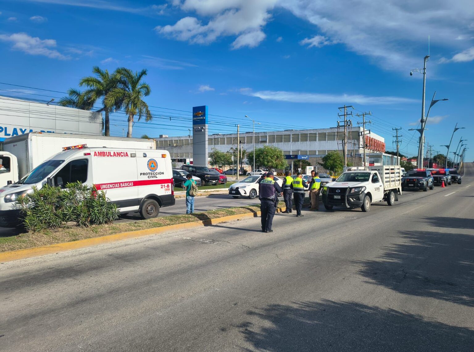 Accidente provoca cierre parcial del puente en Playa del Carmen