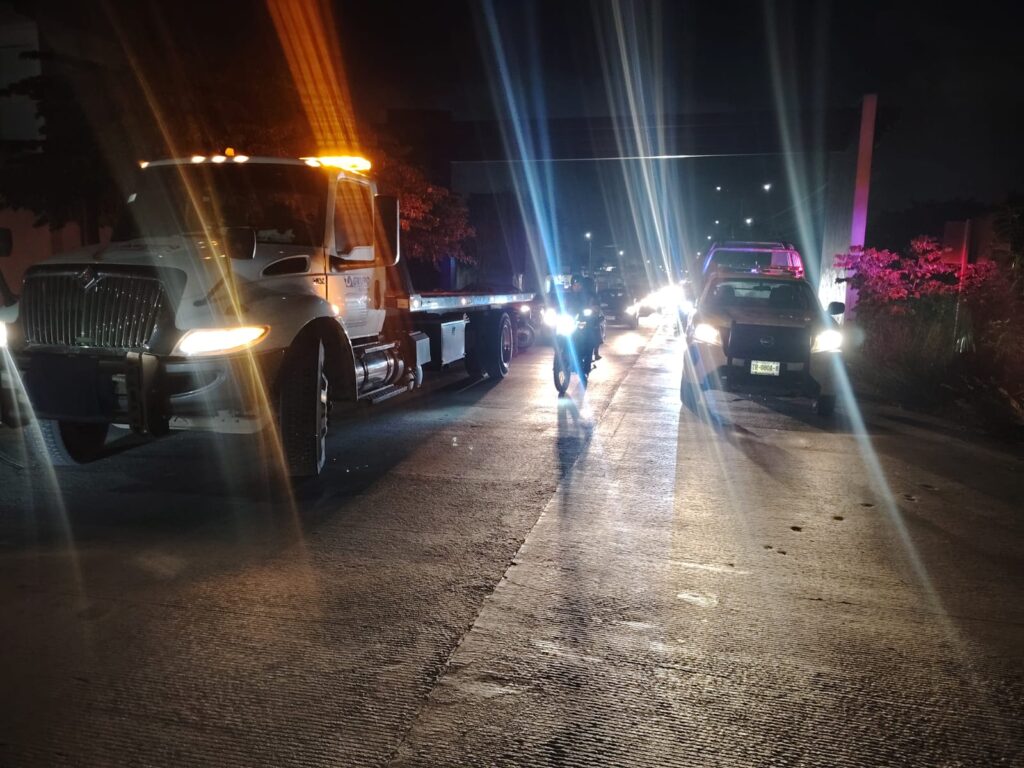 Deja choque entre auto y motocicleta a un herido grave en Punta Ikal, Cancún