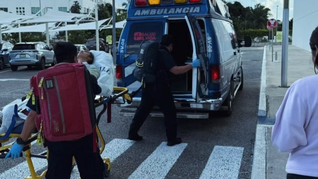 Atienden a empleada de tienda departamental tras crisis de ansiedad en Playa del Carmen