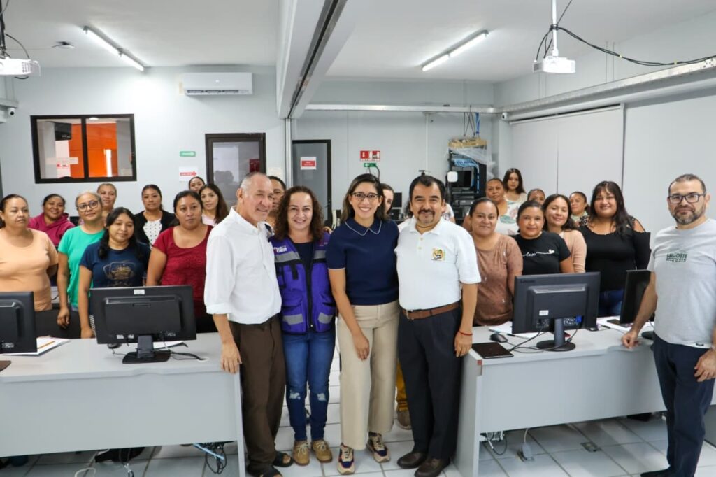 Mara Lezama beneficia a 715 mujeres en su educación con el programa Mujer Es Aprender