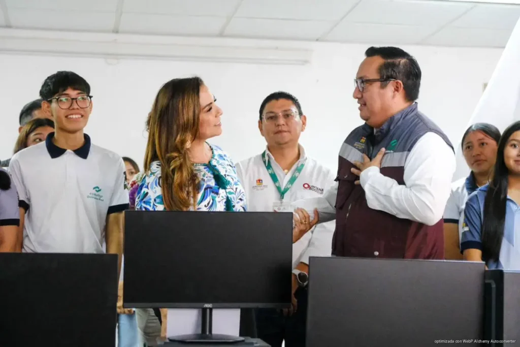 Mara Lezama impulsa educación técnica con entrega de 110 computadoras a Conalep