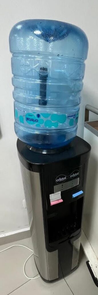 Escasea el agua en el Hospital General, personal médico ha tenido que solventar el problema