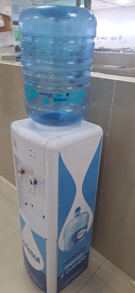 Escasea el agua en el Hospital General, personal médico ha tenido que solventar el problema