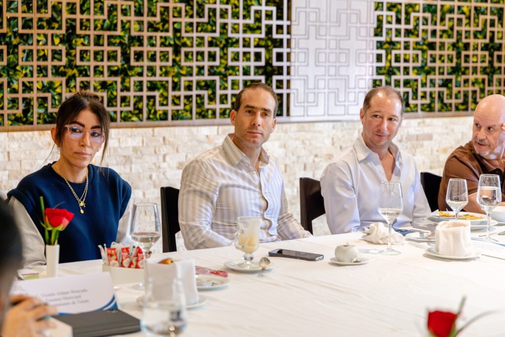 Inician pláticas de combate al sargazo, para este 2026 entre gobierno y empresarios