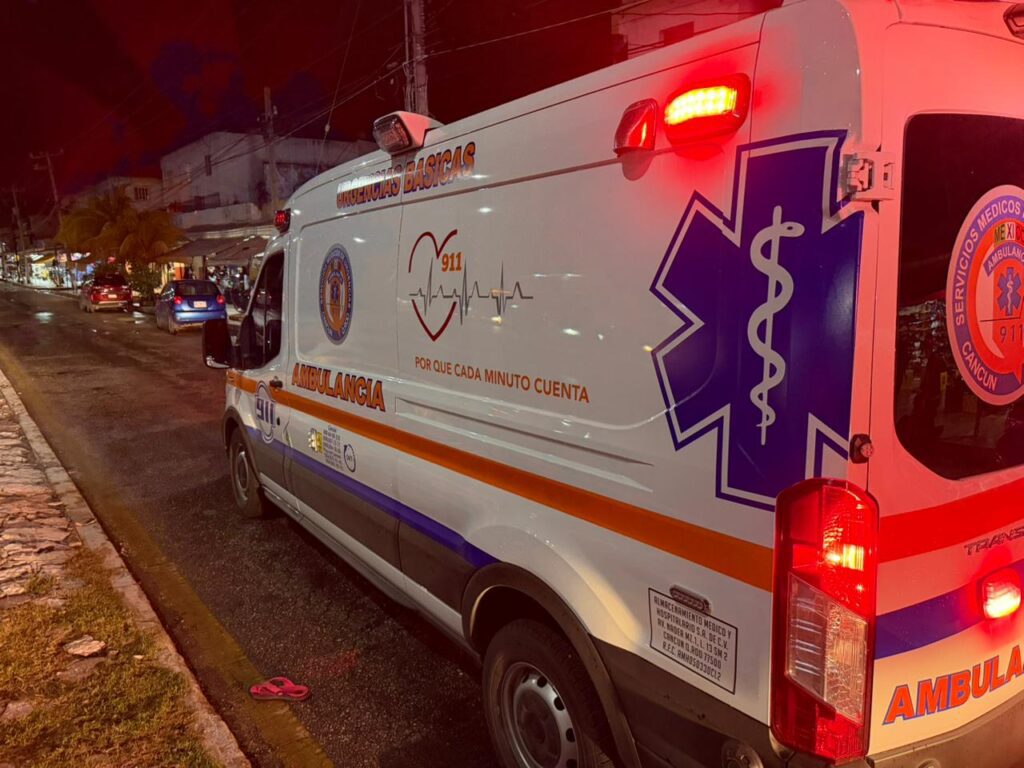 Muere mujer atropellada en la José López Portillo; dos jóvenes resultan lesionadas