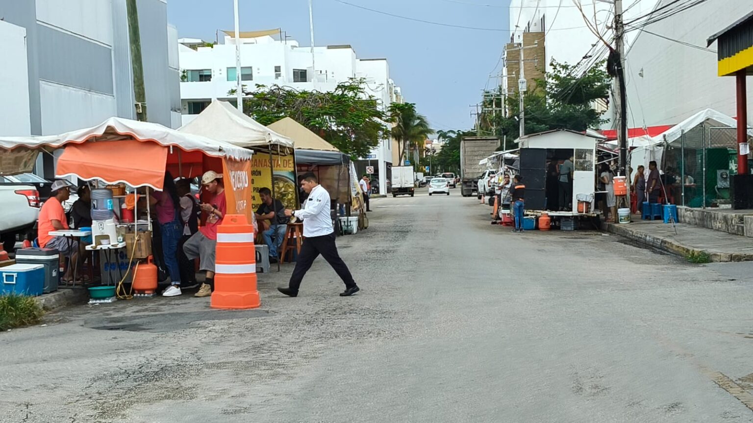 Avanza regularización del comercio ambulante en Playa del Carmen