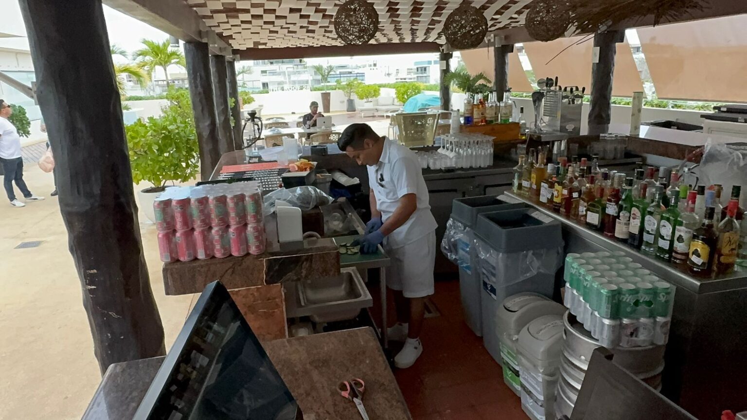 Más de mil negocios de Playa del Carmen incumplieron observaciones de Protección Civil en 2025