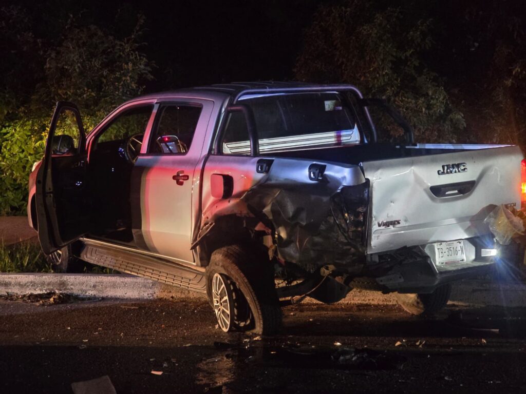 Velocidad excesiva provoca accidente y volcadura en entrada a Cristo Rey