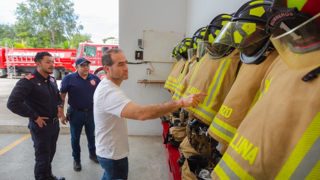 Con punta de lanza en equipo de bomberos, Tulum aumenta protección a la ciudadanía