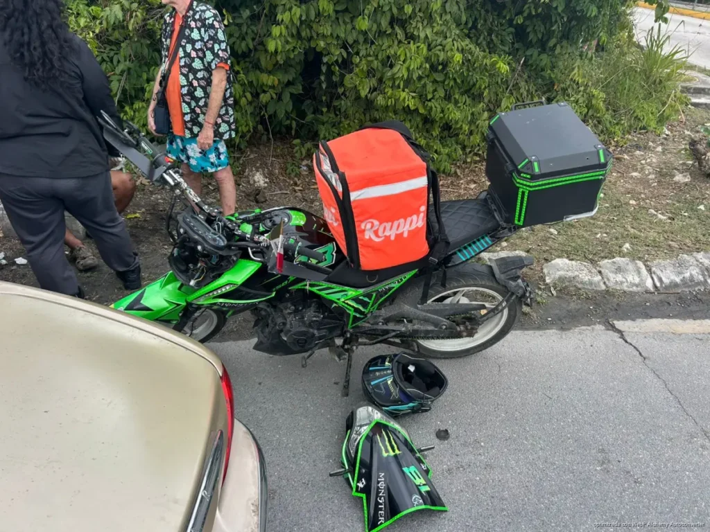 Resulta lesionado motociclista tras choque en Selvanova, Playa del Carmen
