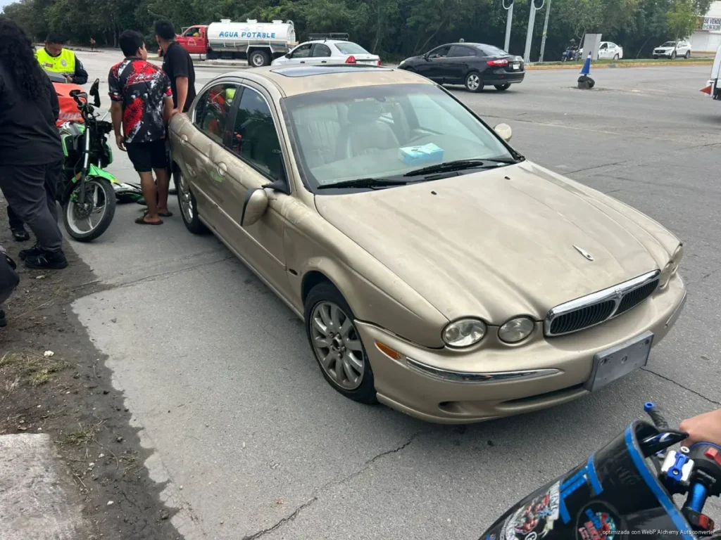 Resulta lesionado motociclista tras choque en Selvanova, Playa del Carmen