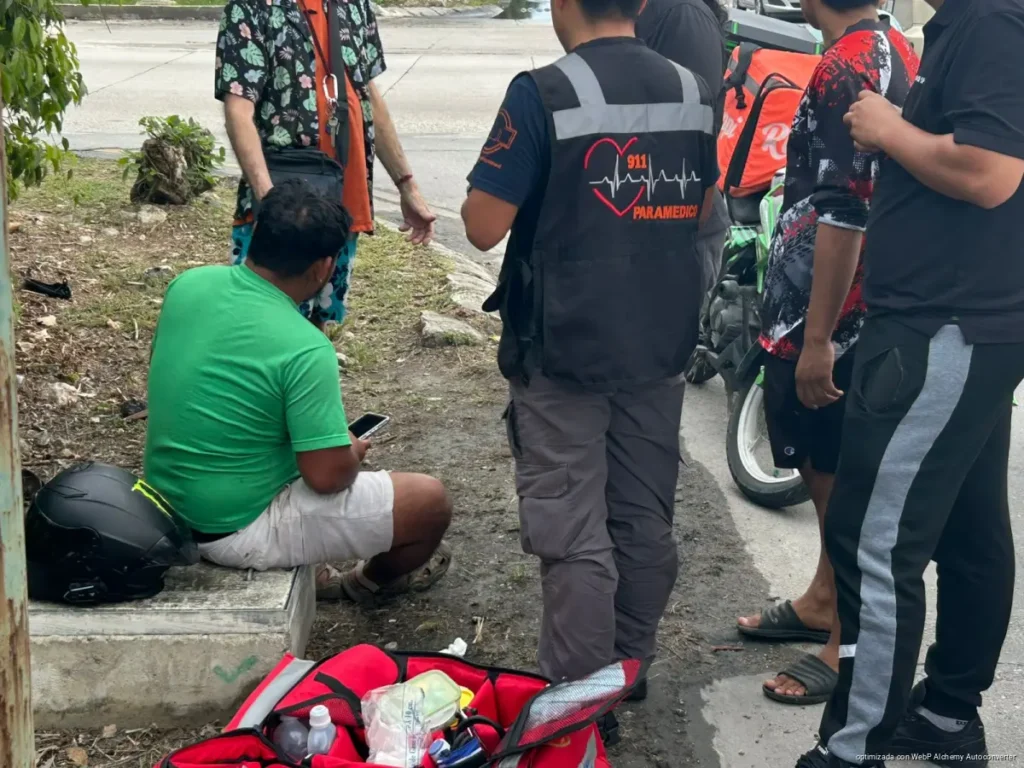 Resulta lesionado motociclista tras choque en Selvanova, Playa del Carmen