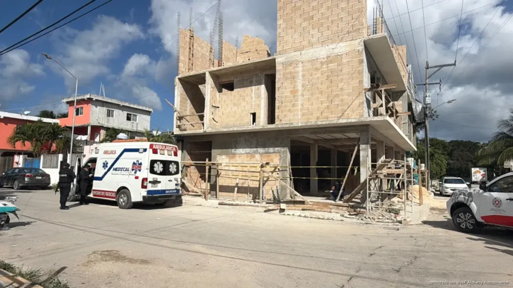 Sufre joven obrero descarga eléctrica en obra de Tulum y es reportado grave