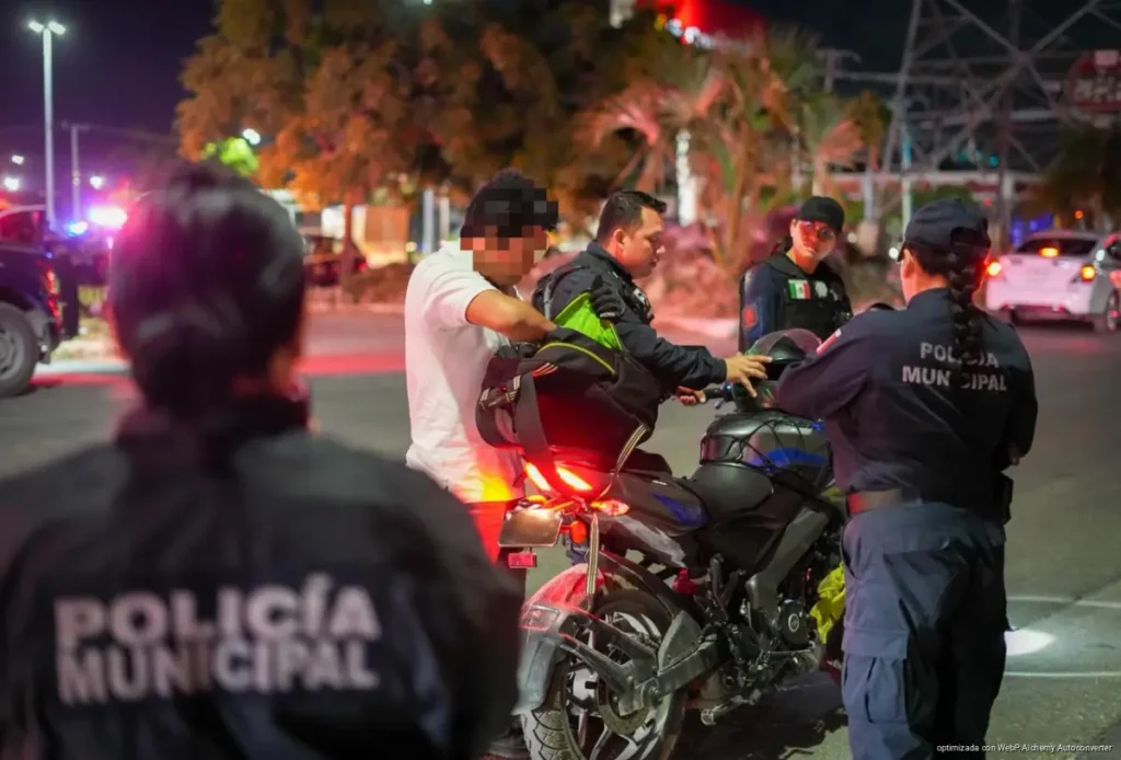 Aseguran 16 motocicletas y detienen a cuatro personas tras operativo preventivo en Cancún