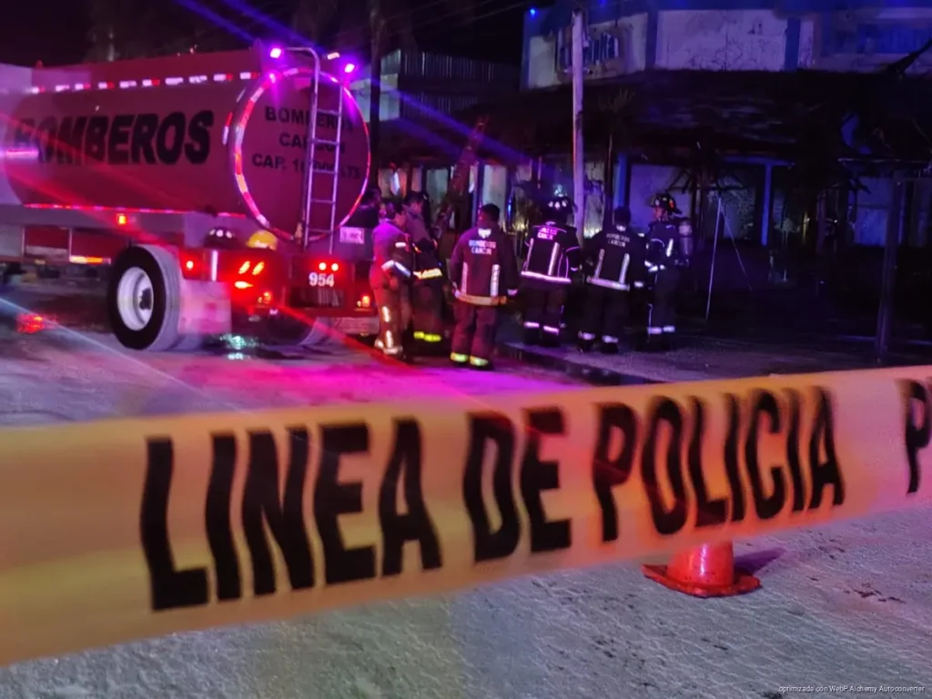 Incendio en restaurante La Palapita moviliza a cuerpos de emergencia en Cancún