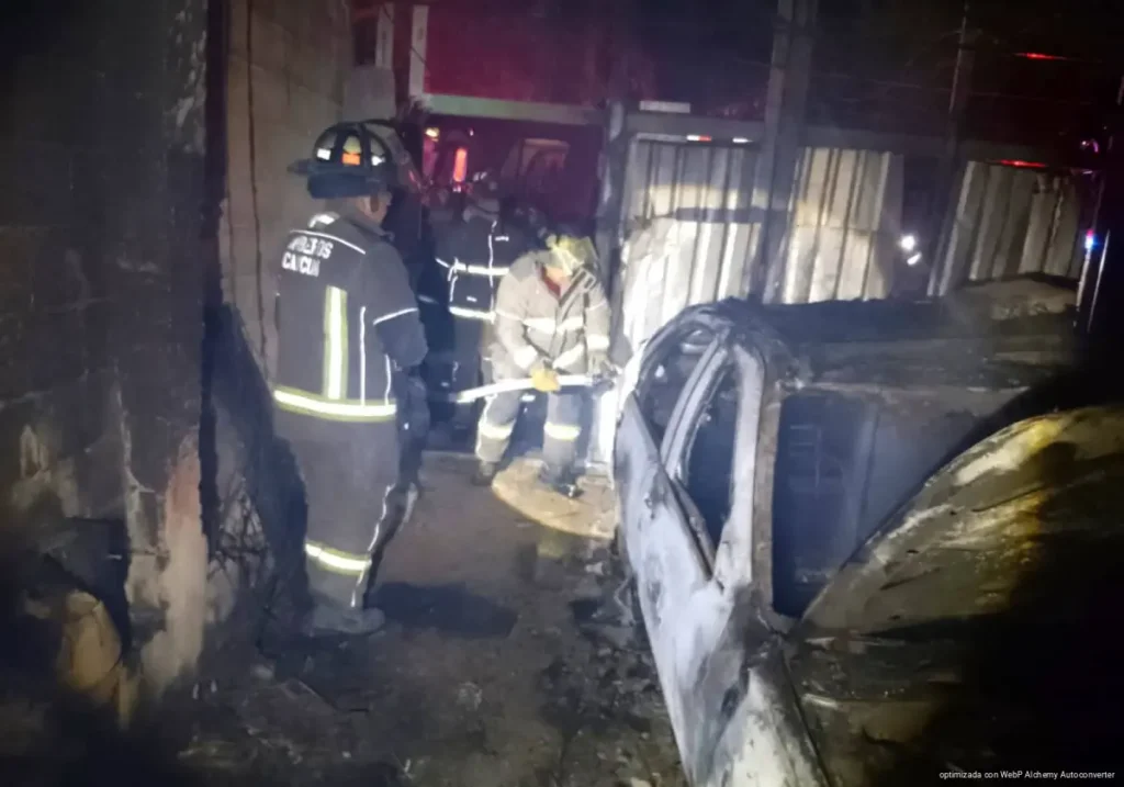 Se incendia vehículo en predio de la supermanzana 245 de Cancún