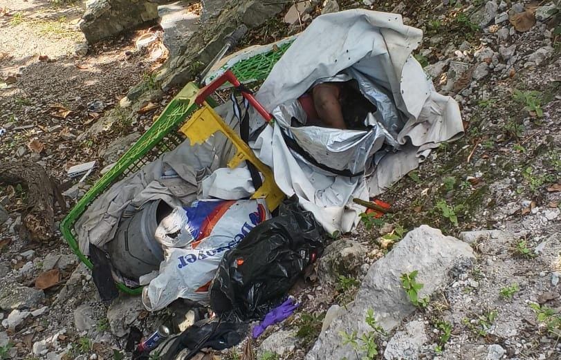 Hallan restos humanos dentro de un carrito de supermercado en Cancún