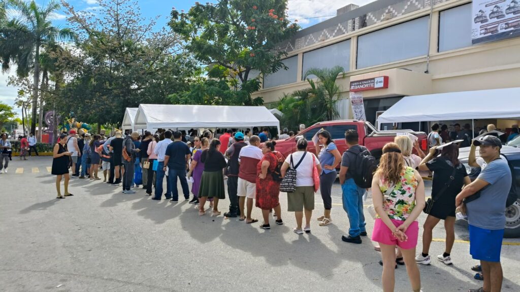 Ciudadanos aprovechan descuento del 25% en Predial y abarrotan Tesorería en Playa del Carmen