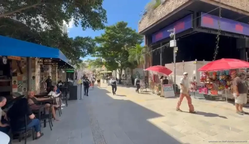 Crearán patronato para rescatar y mantener la Quinta Avenida de Playa del Carmen