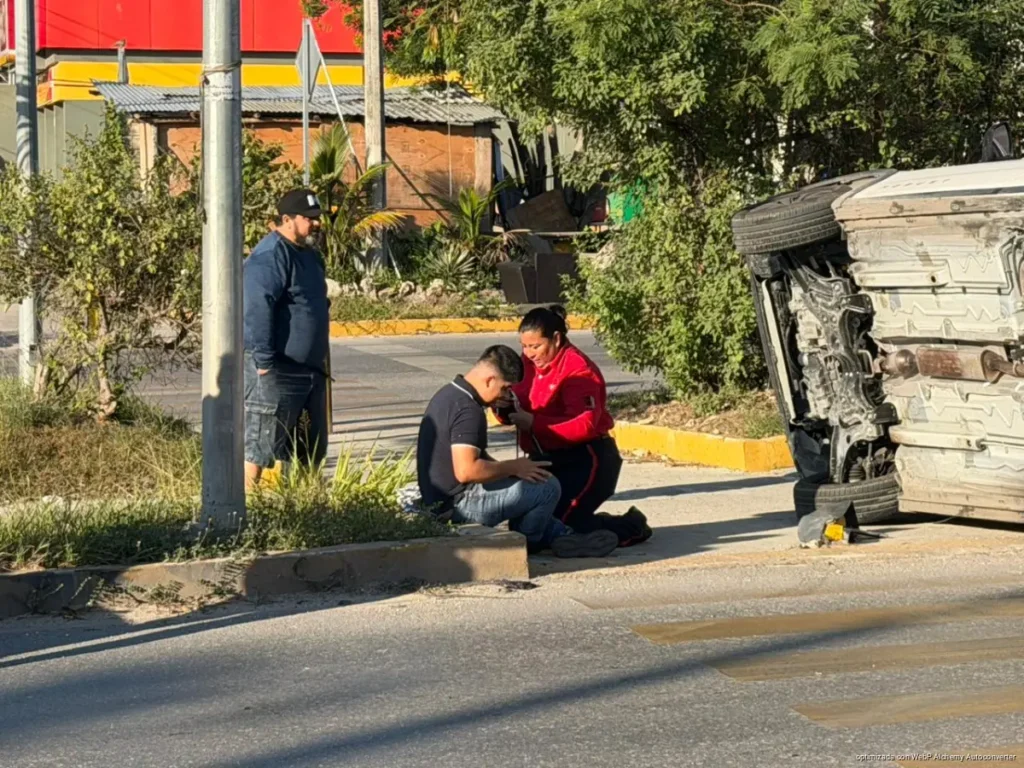 Intenta ganar el paso, y termina volcada sobre la ChacMool en Cancún