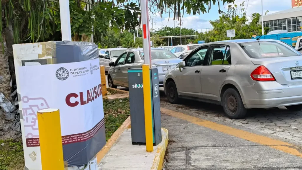Vuelven a clausurar a Walmart y Chedraui por irregularidades en estacionamientos y obras inconclusas