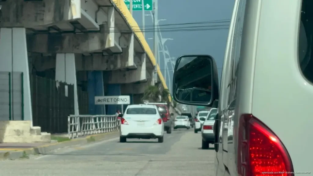Urgen nuevos semáforos en cruces conflictivos de Playa del Carmen por tráfico en horas pico