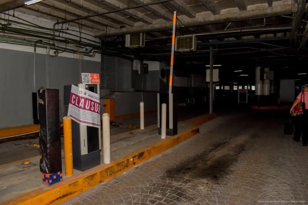 Clausuran estacionamiento de Plaza las Américas y Plaza Outlet