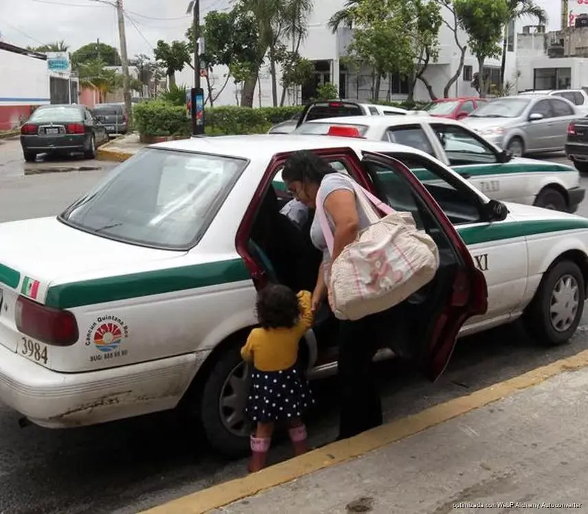 Taxistas de Cancún alistan implementación del taxímetro; iniciaría con mil unidades
