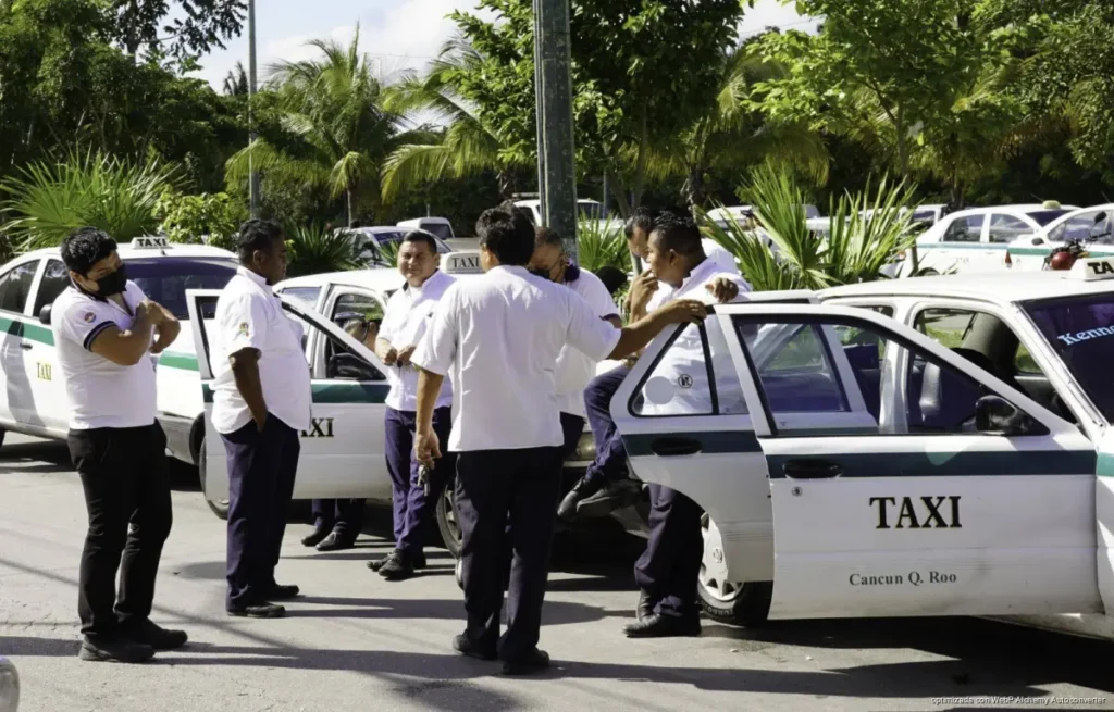 Taxistas de Cancún alistan implementación del taxímetro; iniciaría con mil unidades