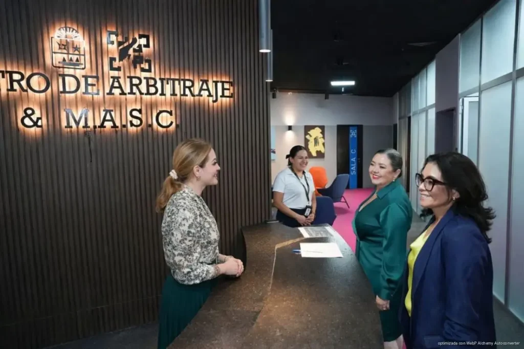 Magistrados del Tribunal Superior de Justicia Visitan Centro de Arbitraje y MASC para Fomentar la Justicia Alternativa